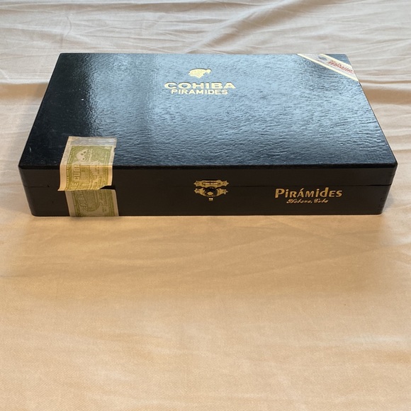 Wooden Cigar Box - Picture 2 of 7